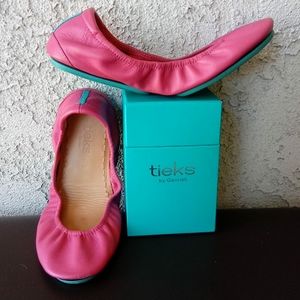 💕 TIEKS Fushia Pink Size 8 (with box) 💕